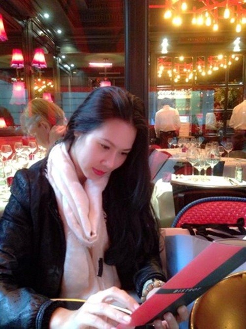 Chân dung người bạn gái hơn tuổi ít biết của Tùng Dương ảnh 1