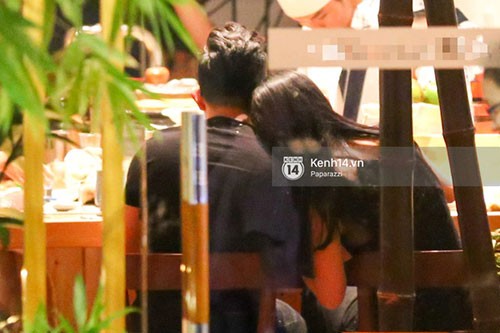 Linh Nga vô tư hôn người đàn ông lạ mặt trong nhà hàng ảnh 1