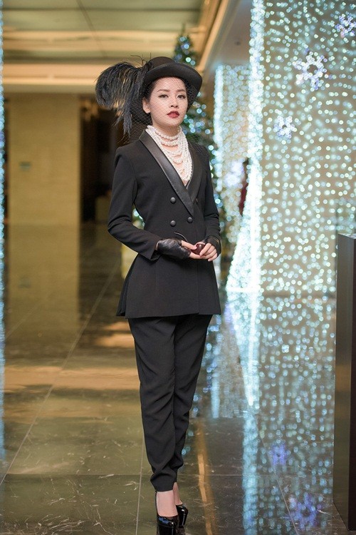 Huyền My, Hoàng Thùy Linh đọ dáng sexy bất chấp giá lạnh ảnh 13