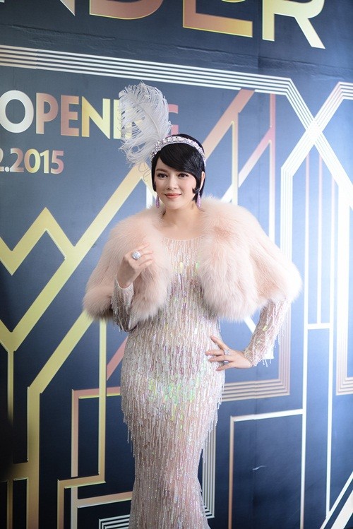 Huyền My, Hoàng Thùy Linh đọ dáng sexy bất chấp giá lạnh ảnh 14