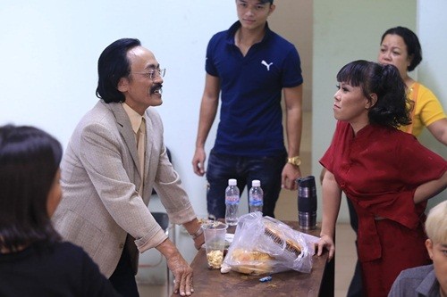 Bữa ăn đạm bạc của các nghệ sĩ hài ở hậu trường 'Ơn giời' ảnh 4