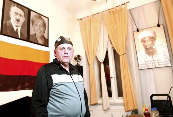 Người đàn ông tự nhận là họ hàng của trùm phát xít Hiler ảnh 2