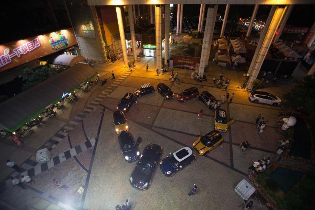 Cầu hôn hoành tráng nhưng vẫn bị từ chối vì nhẫn kim cương quá bé ảnh 6