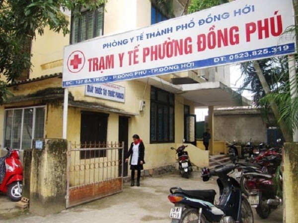 Trẻ sơ sinh 5 ngày tuổi bị bỏ rơi ở cổng trạm y tế ảnh 1