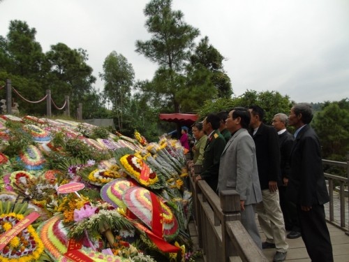 Hàng nghìn lượt người viếng mộ Đại tướng Võ Nguyên Giáp ngày 22/12 ảnh 2