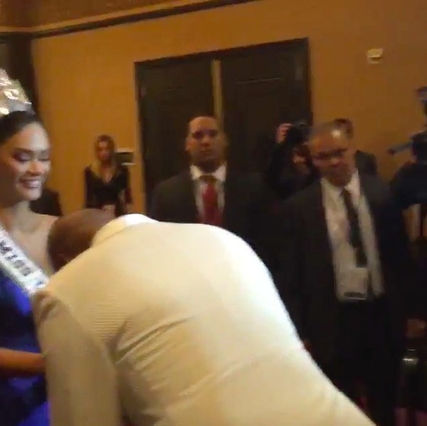 3 giả thiết trong sự cố đọc nhầm tên Hoa hậu Hoàn vũ 2015 ảnh 5