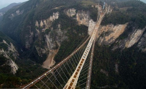 Sếp giả làm ông già Noel tặng quà khích lệ công nhân ảnh 6