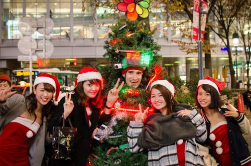 Anh chàng cây thông Noel kỳ lạ tại Tokyo ảnh 4