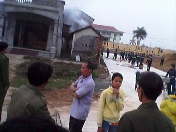 Nghịch tử chém mẹ già 70 tuổi, phóng hỏa đốt nhà ảnh 1