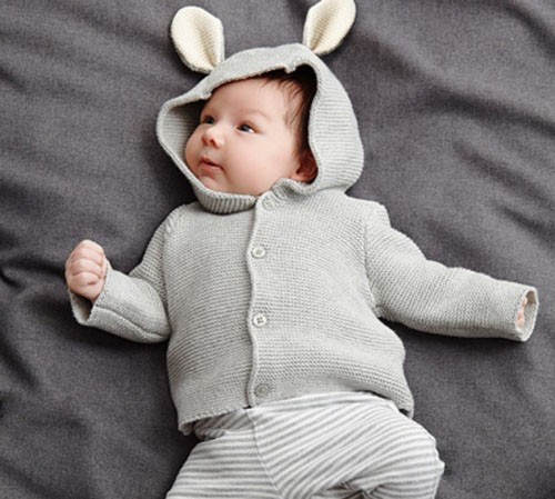 Mách mẹ cách giữ ấm đúng "chuẩn" cho bé vào mùa đông ảnh 1