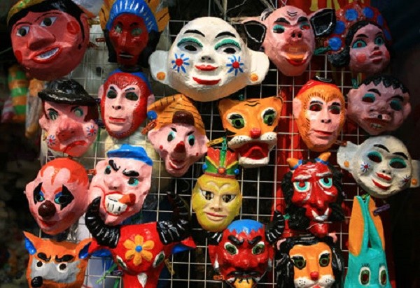 Phát hiện mối nguy hiểm tiềm tàng trong những chiếc mặt nạ đồ chơi ảnh 1