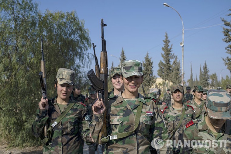 Cận cảnh nữ học viên quân sự luyện tập tại vùng chiến sự ở Syria ảnh 1