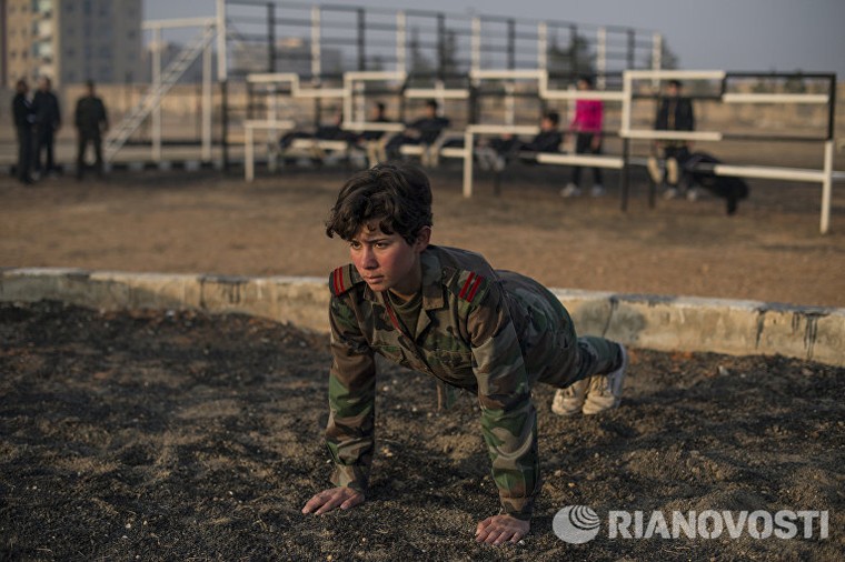 Cận cảnh nữ học viên quân sự luyện tập tại vùng chiến sự ở Syria ảnh 3
