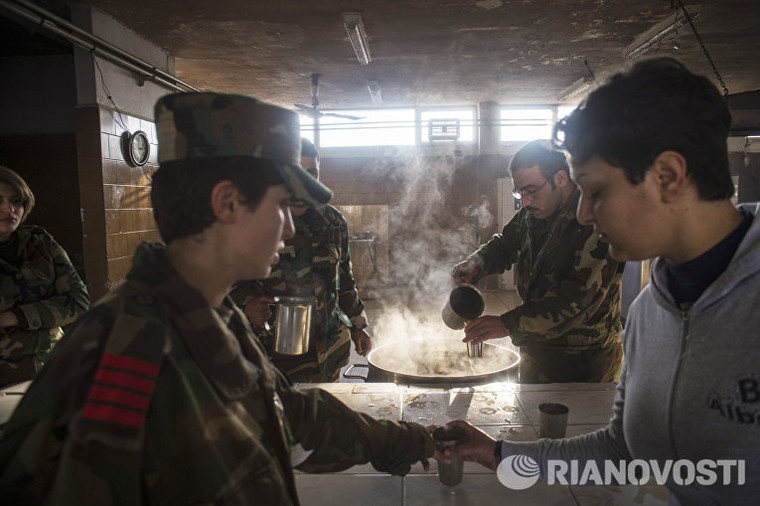Cận cảnh nữ học viên quân sự luyện tập tại vùng chiến sự ở Syria ảnh 13