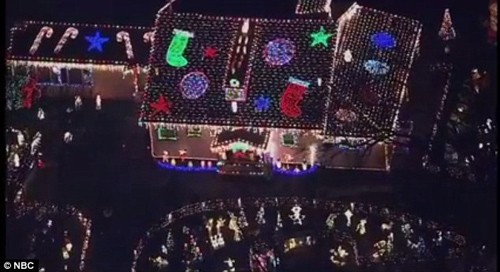 Xây nhà phát sáng đón Giáng sinh cùng bố mẹ trên thiên đường ảnh 1