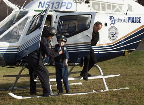 Bé 7 tuổi trở thành cảnh sát trưởng trong 1 ngày ảnh 2