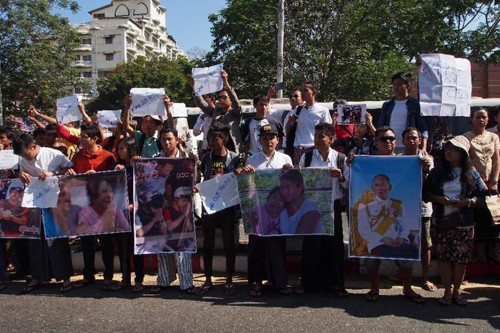 Hàng trăm người biểu tình trước ĐSQ Thái Lan phản đối án tử hình ảnh 1