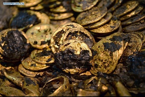 Phát hiện hàng trăm thỏi vàng bên trong mộ 2.000 năm ảnh 4