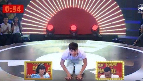 Thách thức danh hài tập 9: Thí sinh quỳ lại Trấn Thành ảnh 2