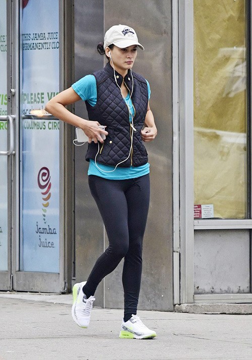 Ngỡ ngàng với mặt mộc kém xinh của tân Hoa hậu hoàn vũ ảnh 1