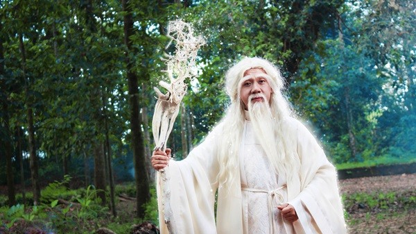 Bạn gái Cường Đô la hóa cô Tấm bơ phờ bên 'bé Bụt' Thành Lộc ảnh 1