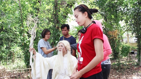 Bạn gái Cường Đô la hóa cô Tấm bơ phờ bên 'bé Bụt' Thành Lộc ảnh 3