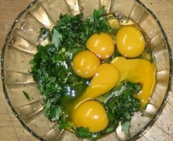 Những người tuyệt đối không được ăn trứng gà ngải cứu ảnh 1