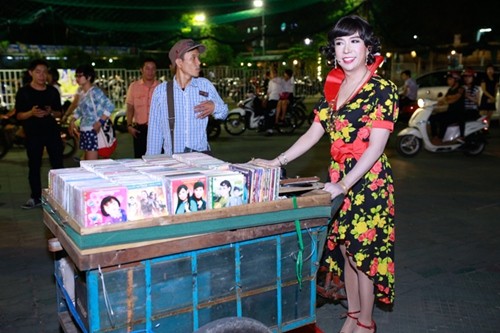 Long Nhật diện váy hoa đi sự kiện gây 'sốc' ảnh 2