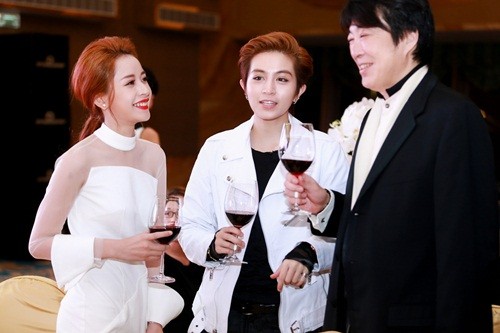 Chi Pu hóa quý cô quyến rũ tại sự kiện mừng Hồ Ngọc Hà ảnh 7