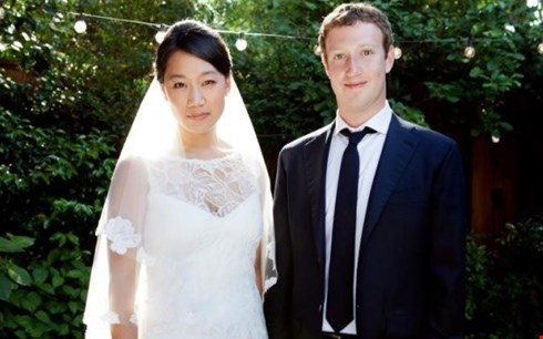 Chân dung bóng hồng đằng sau ông chủ Facebook ảnh 3