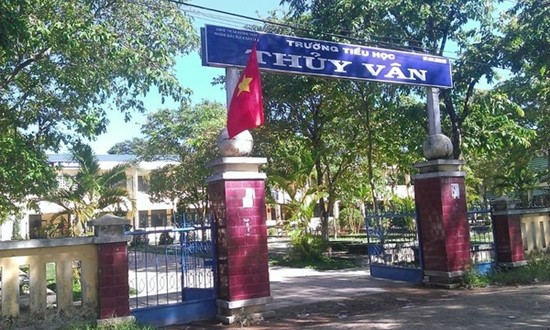  Cô giáo tiểu học bị đánh ghen ngay trên bục giảng ảnh 1