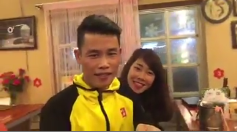 Hiệp Gà tình cảm bên bạn gái mới giữa quán cà phê ảnh 2