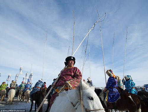Lễ hội đua lạc đà độc đáo ở Mông Cổ ảnh 4