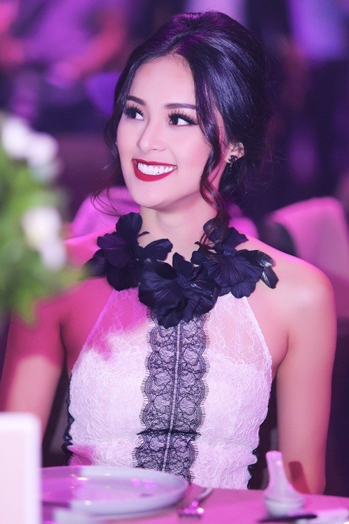 Angela Phương Trinh 'đọ sắc' bên tình mới Cường Đô la ảnh 5