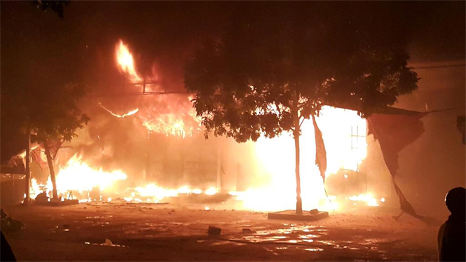 Gần 300 ki ốt chợ ở Phủ Lý chìm trong biển lửa ảnh 1