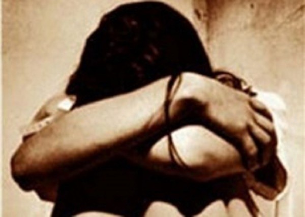 5 học sinh khống chế cô giáo, giở trò đồi bại ảnh 1