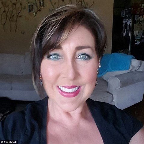 Bé trai 19 tháng suýt chết vì túi silicon độn ngực của mẹ nhiễm nấm ảnh 2