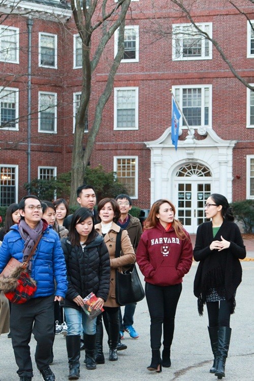 Mỹ Tâm đến Đại học Harvard thăm sinh viên Việt Nam ảnh 5