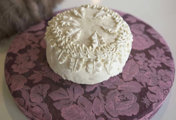 Chiêm ngưỡng chiếc bánh cưới 'trường sinh' có tuổi đời 100 năm ảnh 1