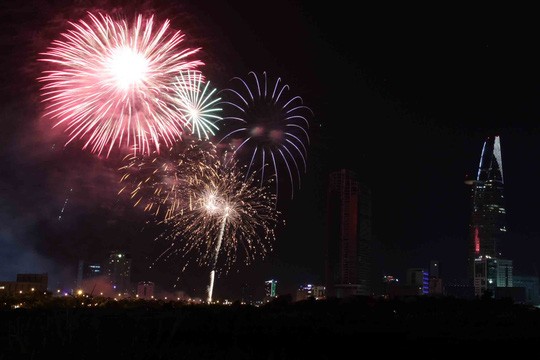 Pháo hoa rực rỡ khắp thế giới chào đón năm mới 2016 ảnh 19