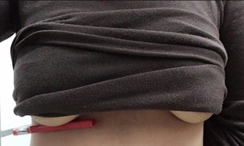 Giới trẻ "phát cuồng" trào lưu lấy ngực kẹp bút bi ảnh 5