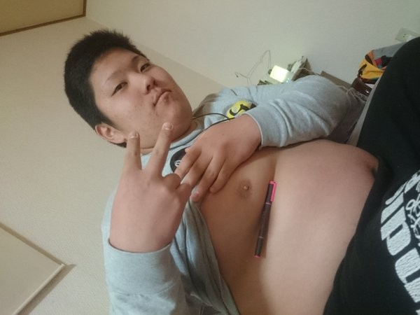 Giới trẻ "phát cuồng" trào lưu lấy ngực kẹp bút bi ảnh 8