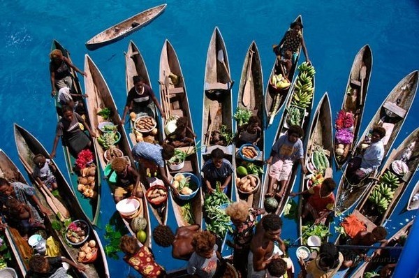 Vũ điệu đa sắc của những phiên chợ nổi trên thế giới ảnh 9