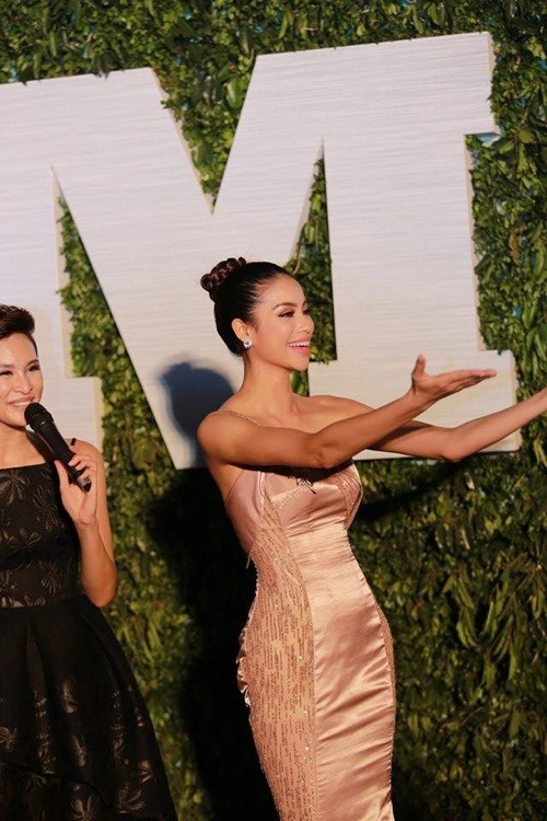 Phạm Hương nhẹ nhàng 'đánh bật' thảm đỏ Zing Music Awards ảnh 5