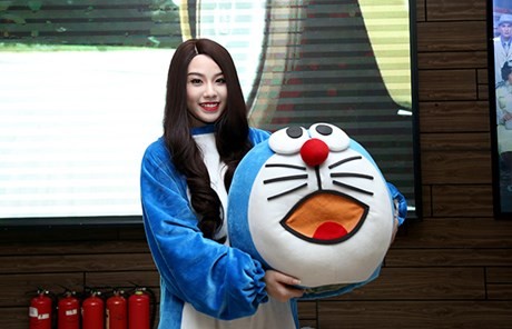 Hot girl Linh Miu ra phố 'bán' 5k/1 lần ôm ảnh 3