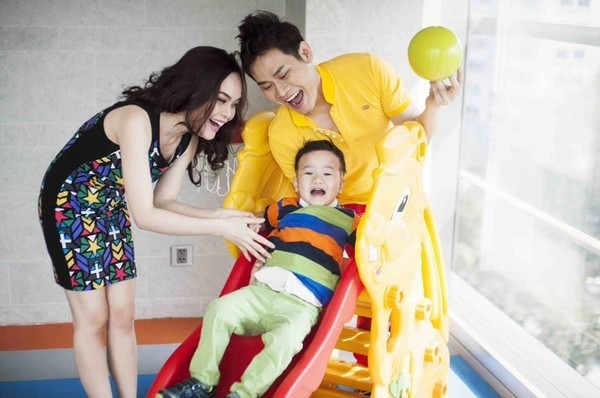 Cuộc sống phía sau nhà đài của những MC truyền hình được yêu thích ảnh 7