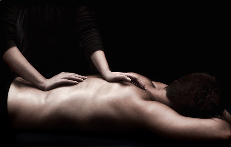 Bắt quả tang hàng chục nhân viên massage kích dục, bán dâm cho khách ảnh 1