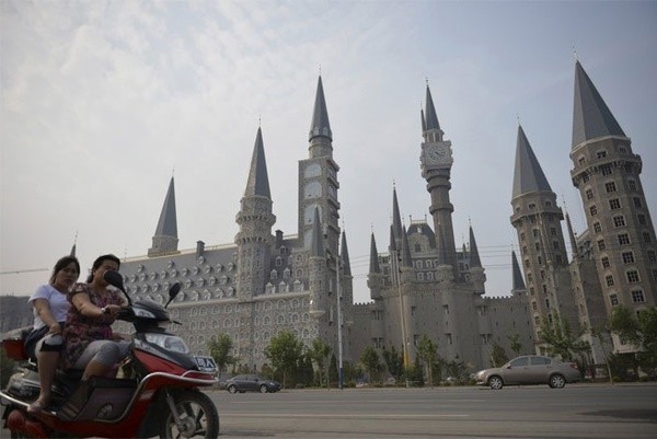 Những công trình nổi tiếng thế giới bị Trung Quốc làm nhái ảnh 13