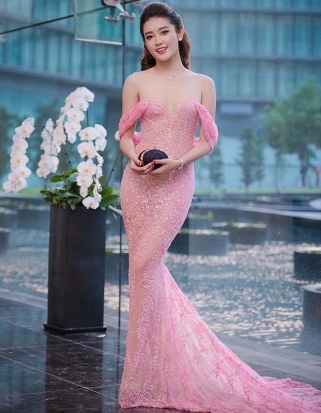 Mỹ nhân việt 'cướp' mọi ánh nhìn với khoảng hở tinh tế ảnh 5