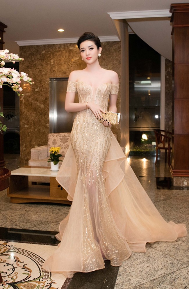 Mỹ nhân việt 'cướp' mọi ánh nhìn với khoảng hở tinh tế ảnh 15